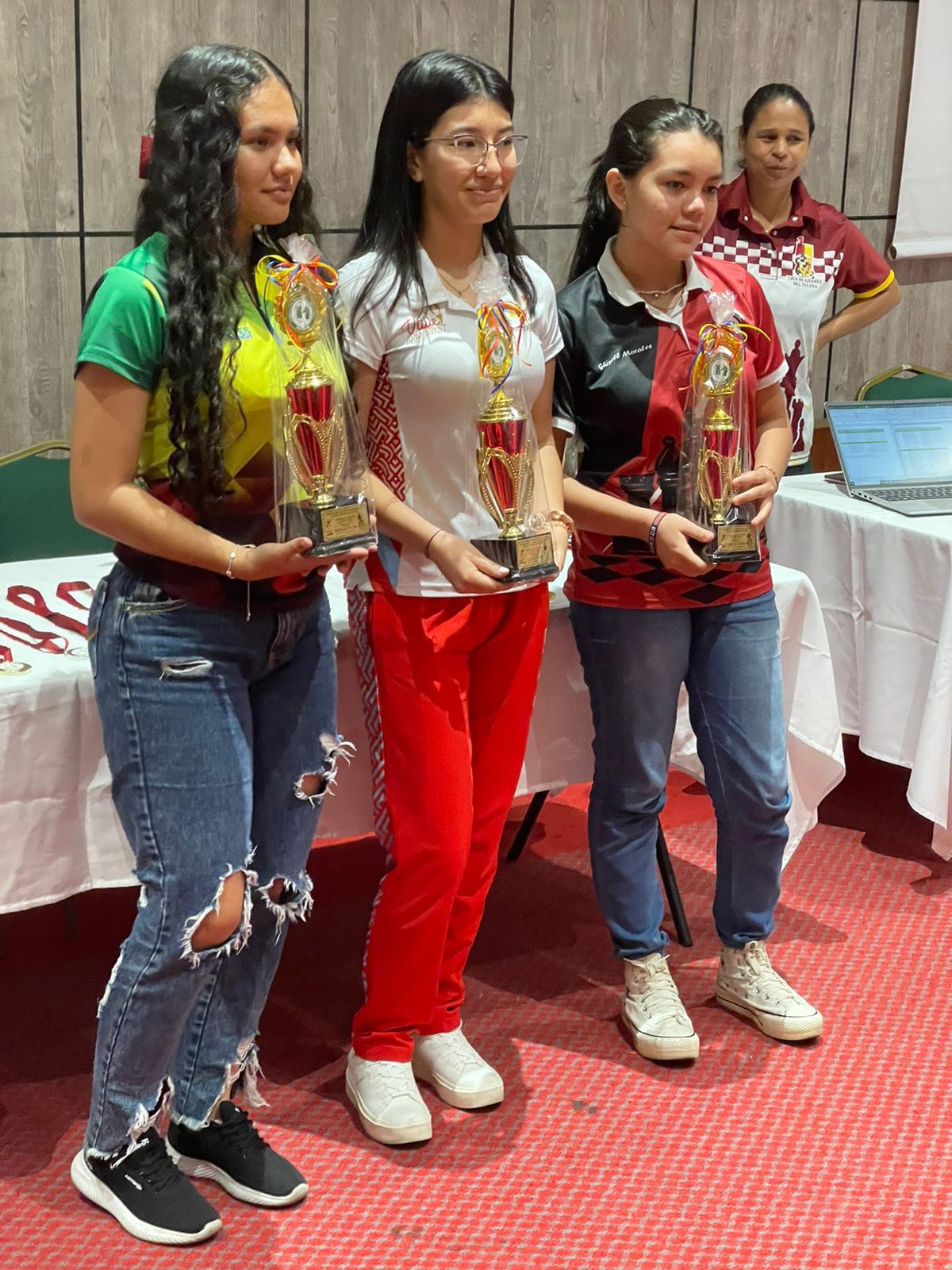 EL AJEDREZ QUINDIANO NOS LLENA DE ORGULLOS SU LA CALIDAD Y TRIUNFOS